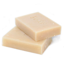将图片加载到图库查看器，Coconut &amp; Lime Made with lime essential oil and dried coconut flakes, this soap also has a dash of coconut fragrance to bring out a cool and fresh tropical scent.  Hand crafted using only sustainable palm oil, age-old botanicals and pure aromatic oils, these almost mythical soaps will transform your daily wash into a cleansing ritual to be savoured. SLS and Parabens free.