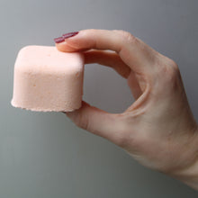 将图片加载到图库查看器，Revitalise - Orange, Bergamot and May Chang  Just like bath bombs, but for the shower!  Add these gorgeously, essential oil fragranced steamers, to the base of your shower and relax.   You&#39;ll receive 5 of the 80gram Steamer cubes. 